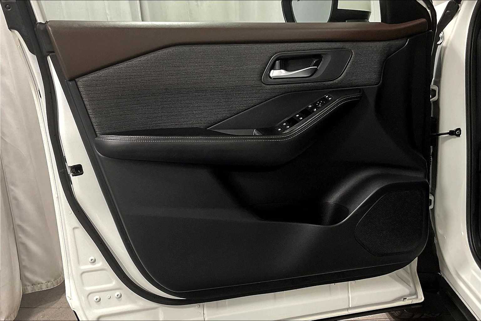 2023 Nissan Rogue SV - Photo 9
