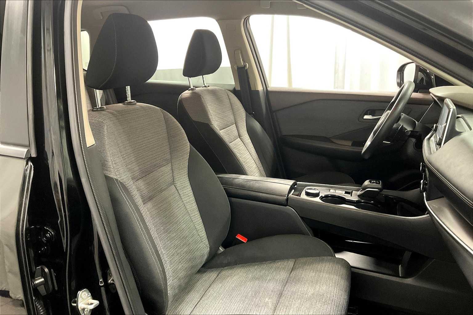 2023 Nissan Rogue SV - Photo 11