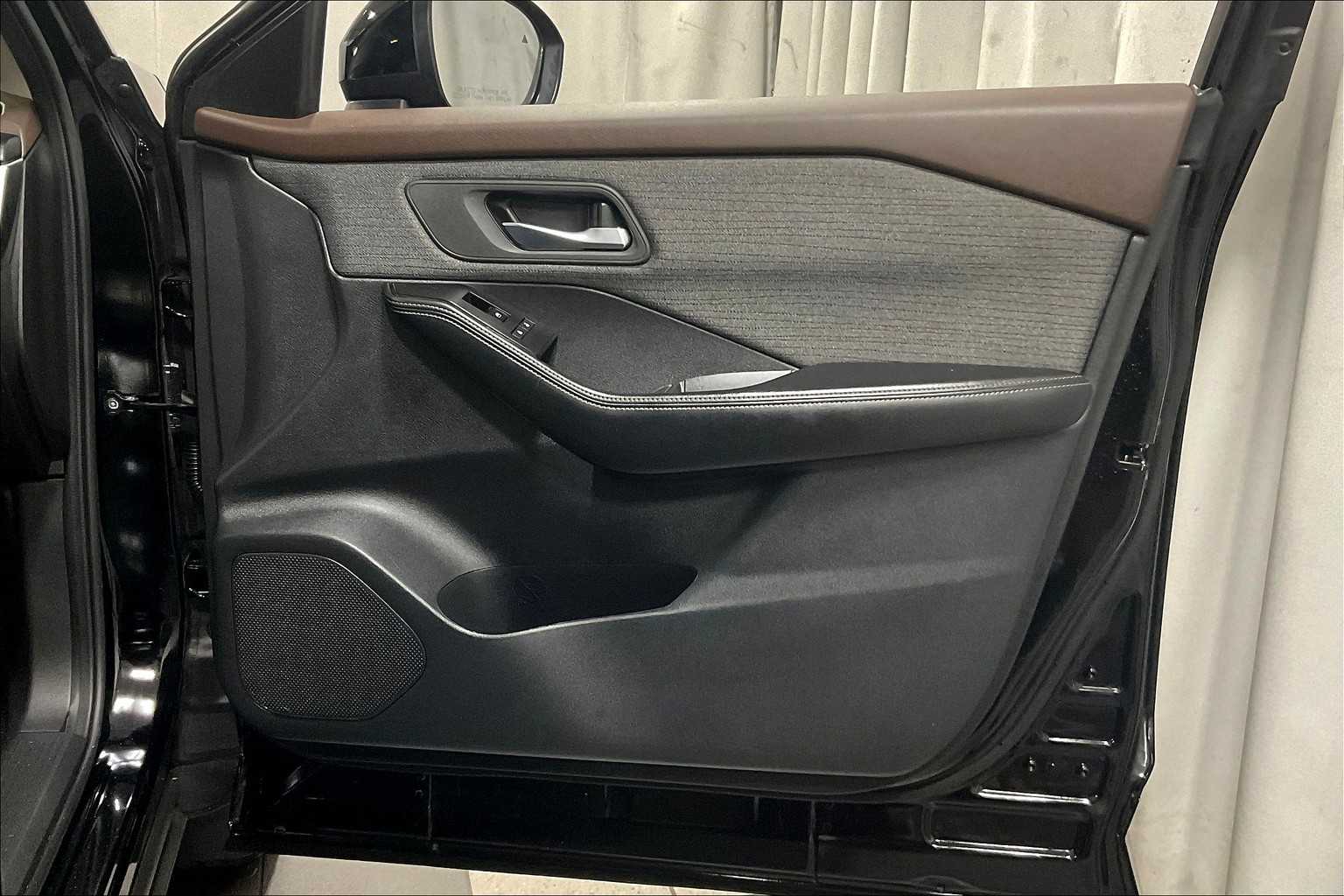 2023 Nissan Rogue SV - Photo 12