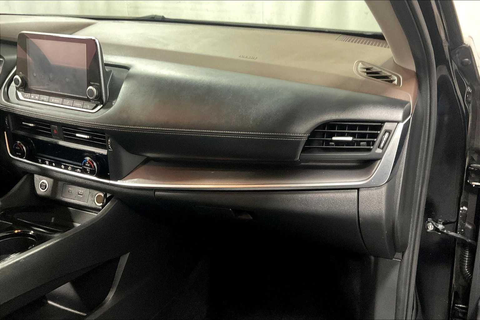 2023 Nissan Rogue SV - Photo 13