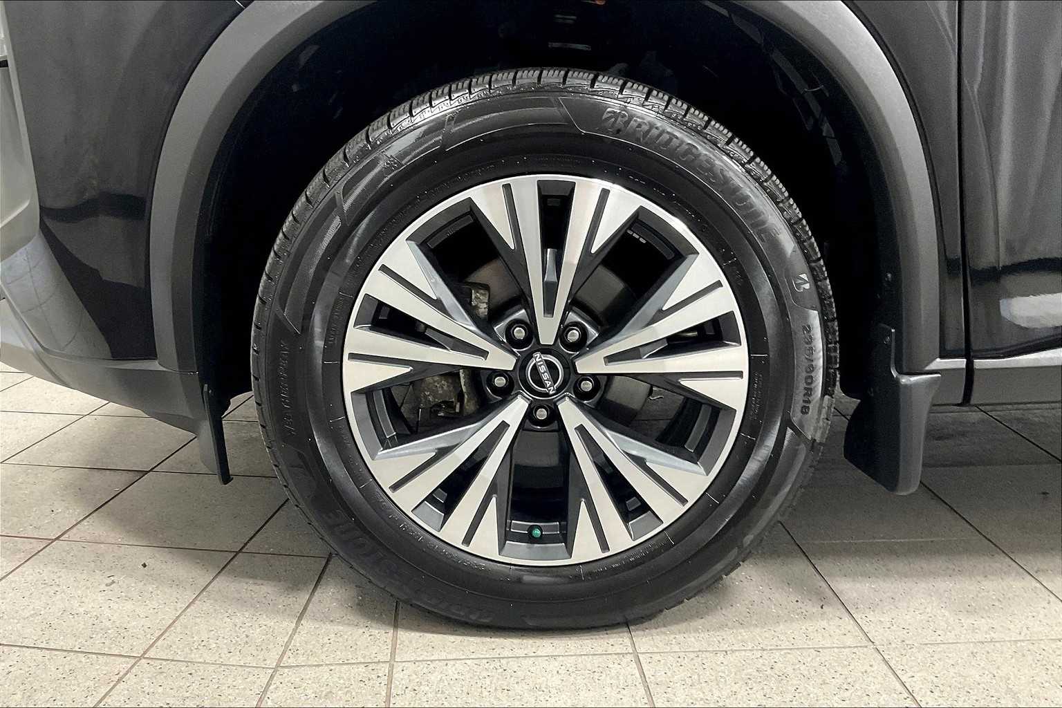 2023 Nissan Rogue SV - Photo 7