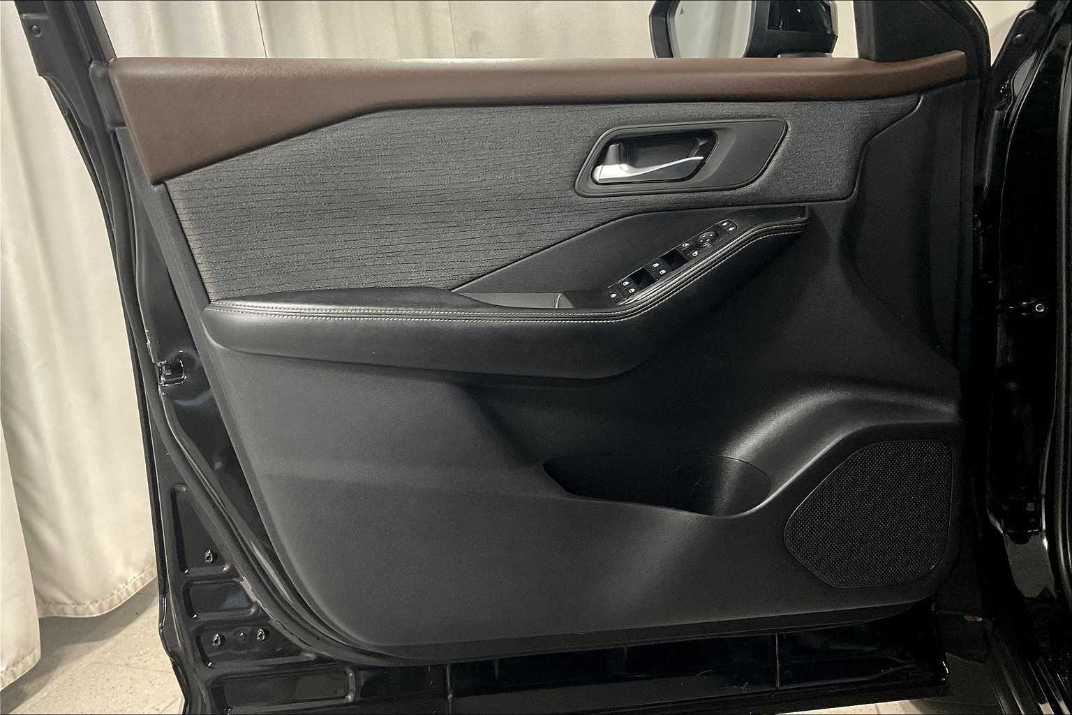 2023 Nissan Rogue SV - Photo 9