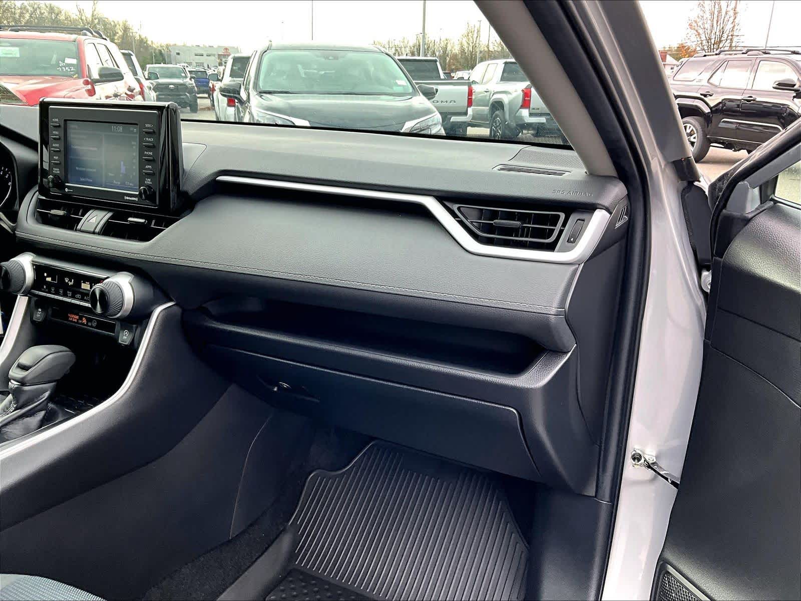 2022 Toyota RAV4 LE - Photo 13