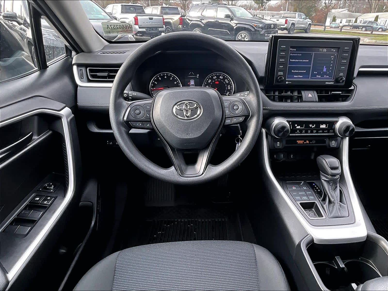 2022 Toyota RAV4 LE - Photo 17