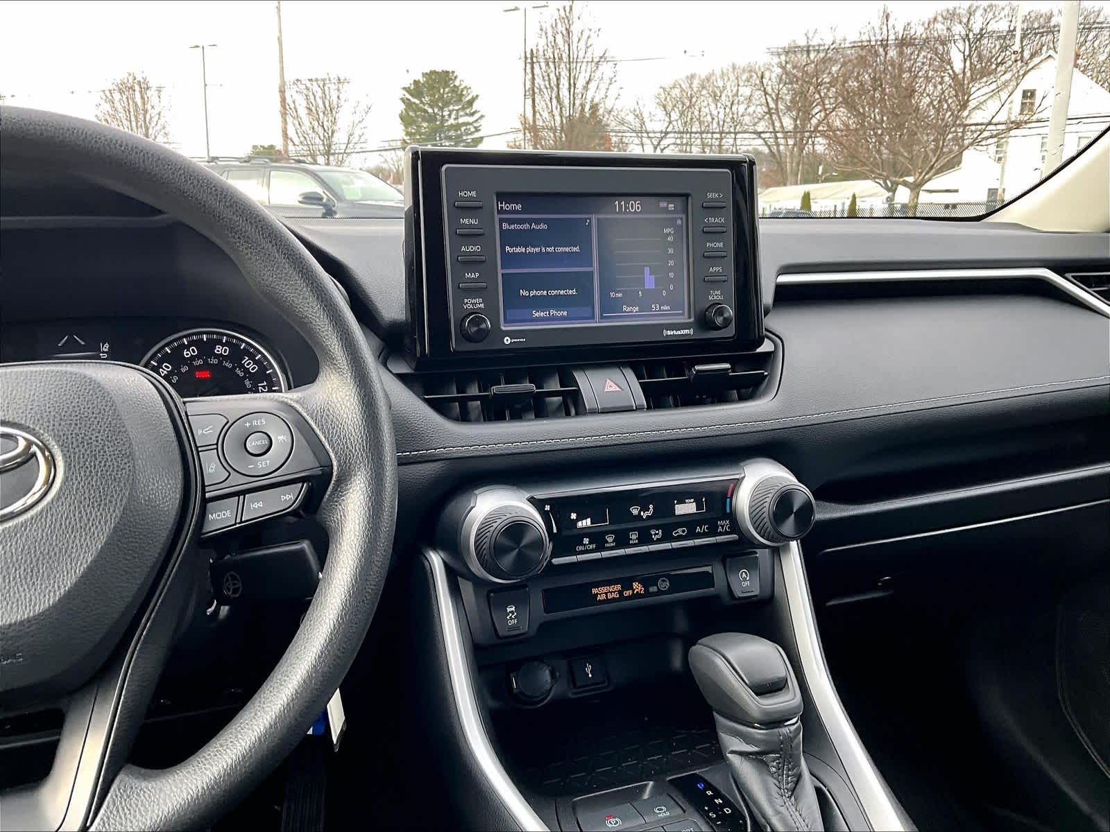 2022 Toyota RAV4 LE - Photo 18