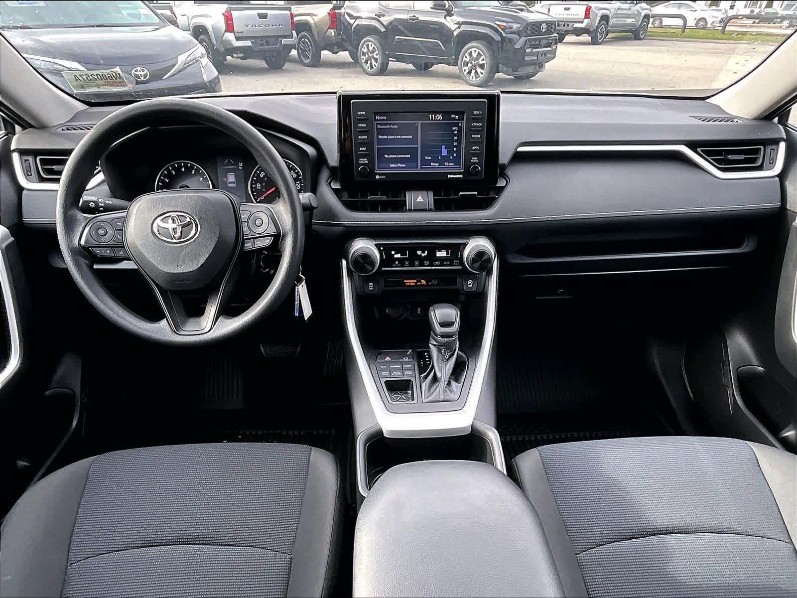 2022 Toyota RAV4 LE - Photo 21