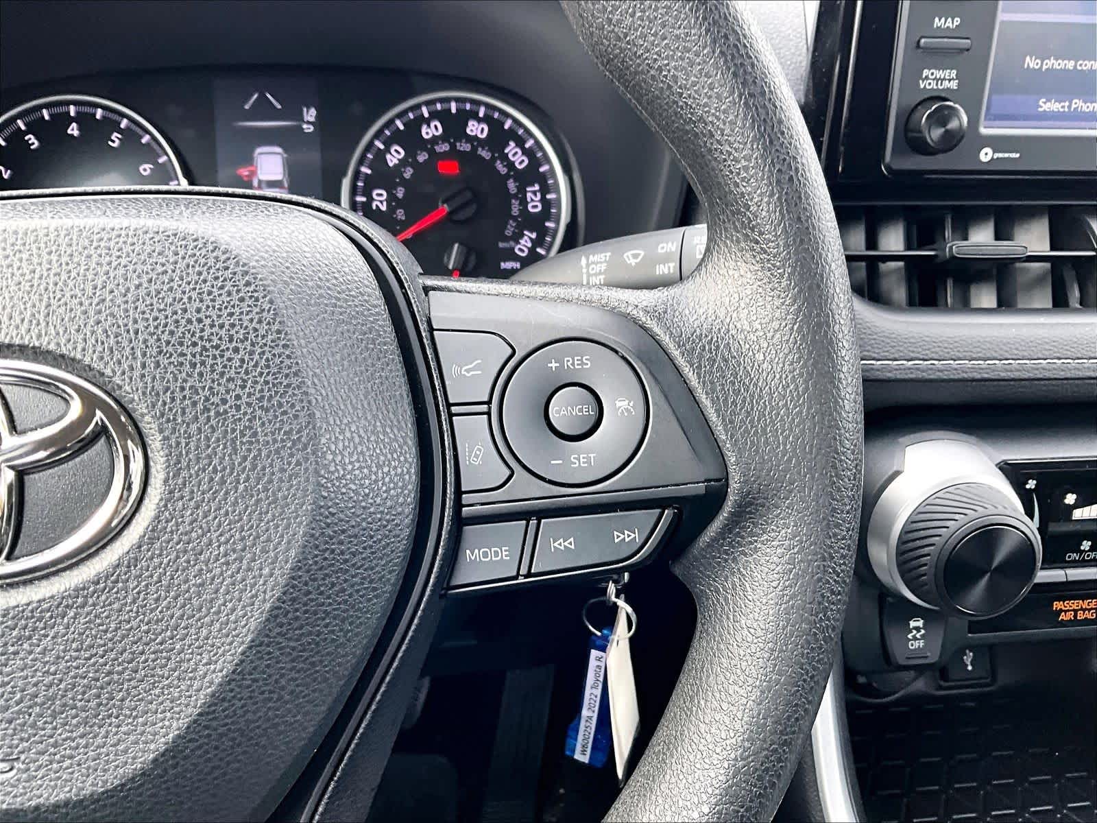 2022 Toyota RAV4 LE - Photo 24