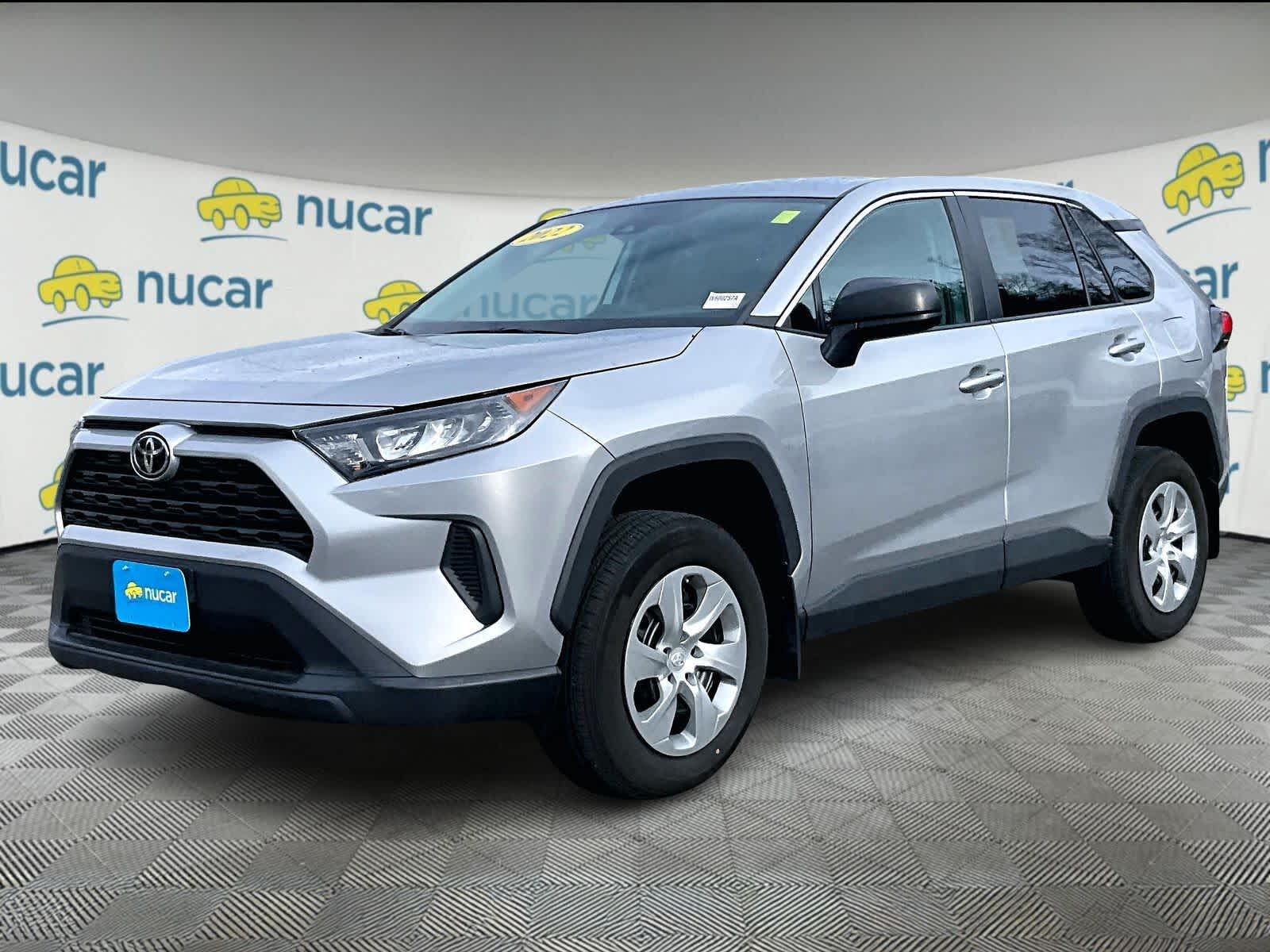 2022 Toyota RAV4 LE - Photo 3