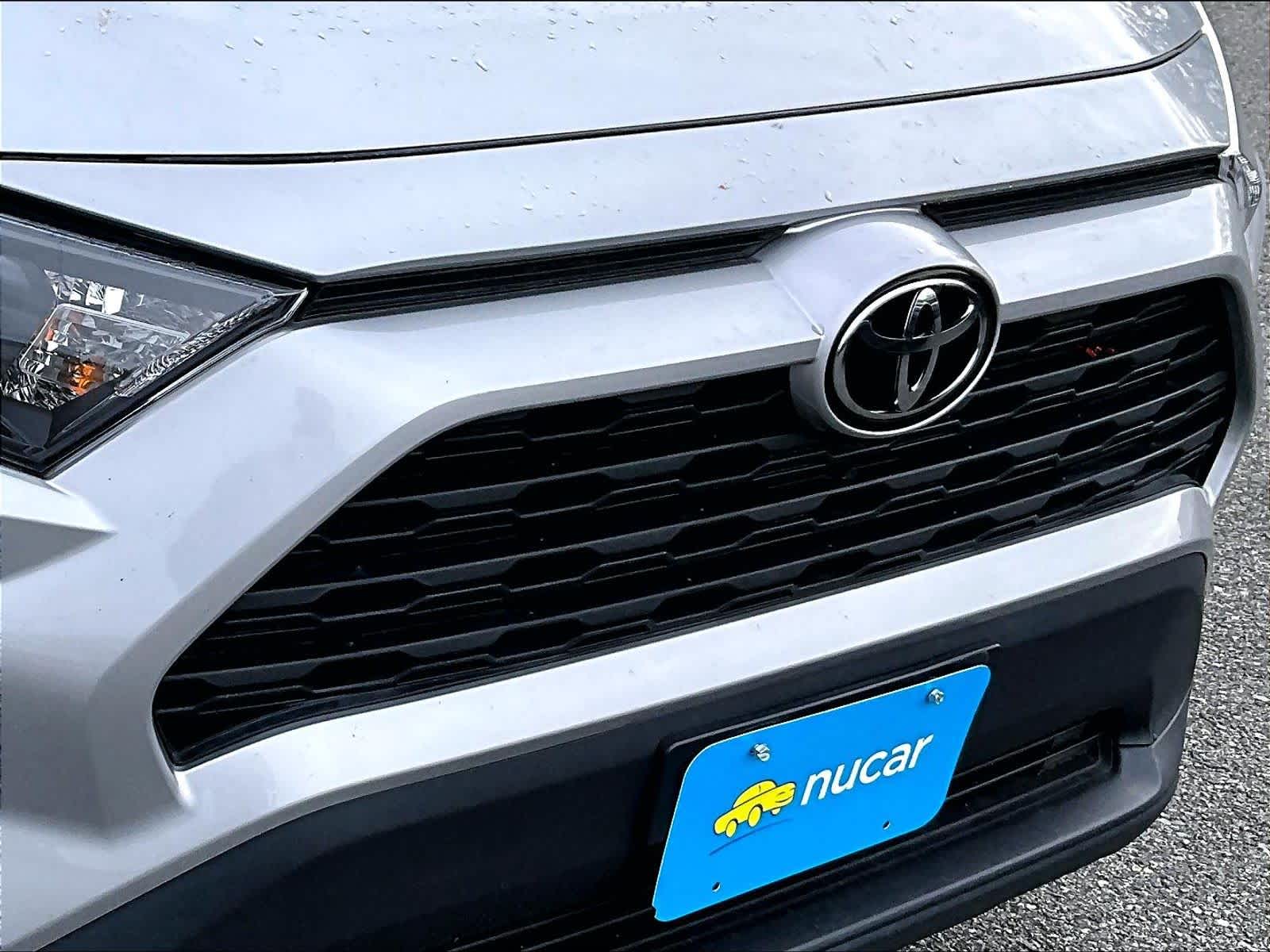 2022 Toyota RAV4 LE - Photo 32