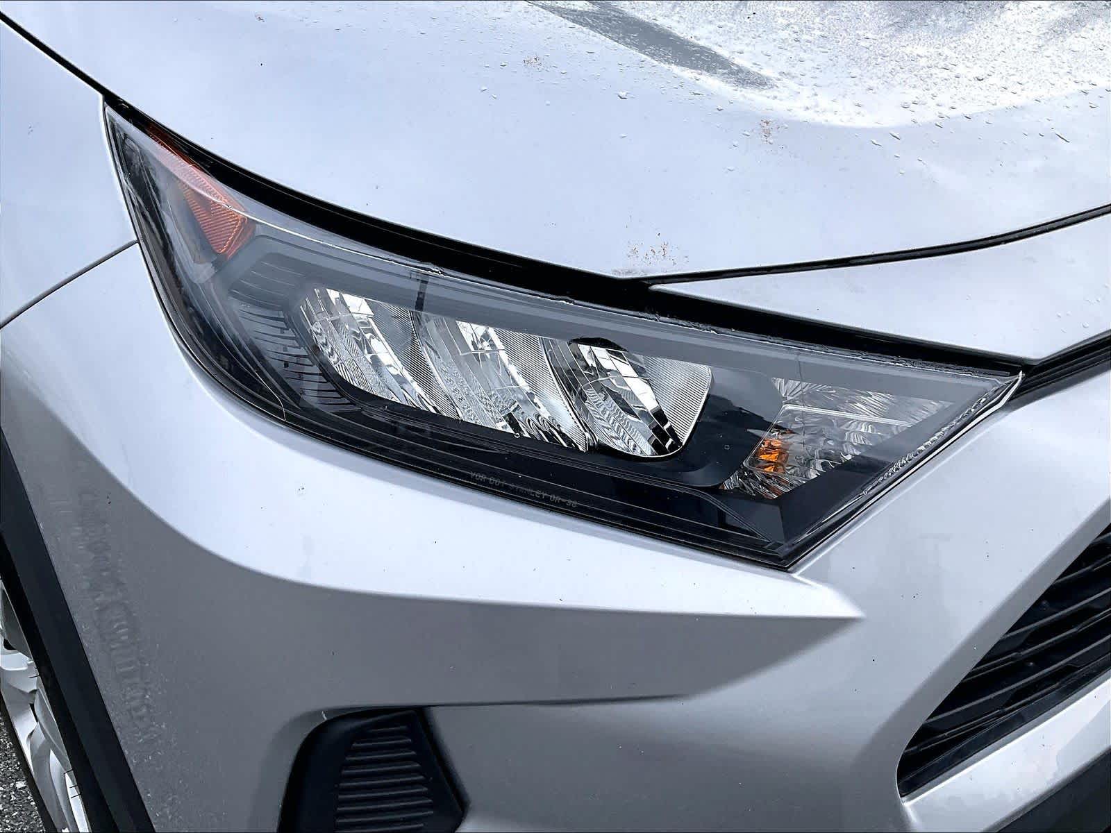 2022 Toyota RAV4 LE - Photo 33