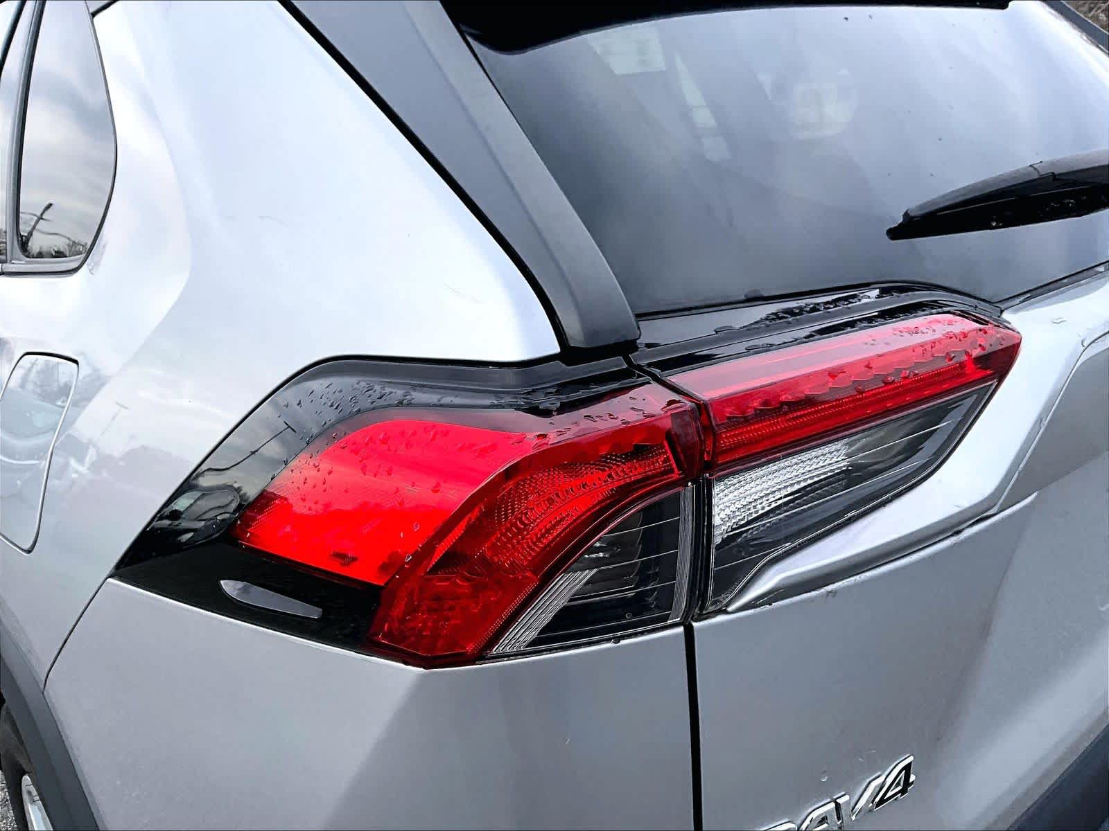 2022 Toyota RAV4 LE - Photo 34