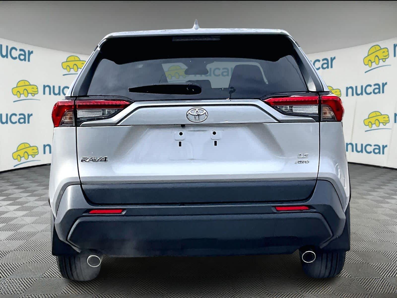 2022 Toyota RAV4 LE - Photo 5