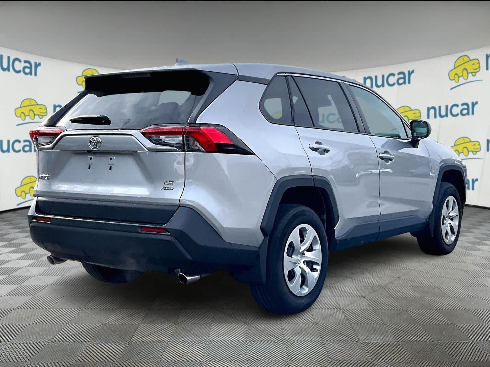 2022 Toyota RAV4 LE - Photo 6