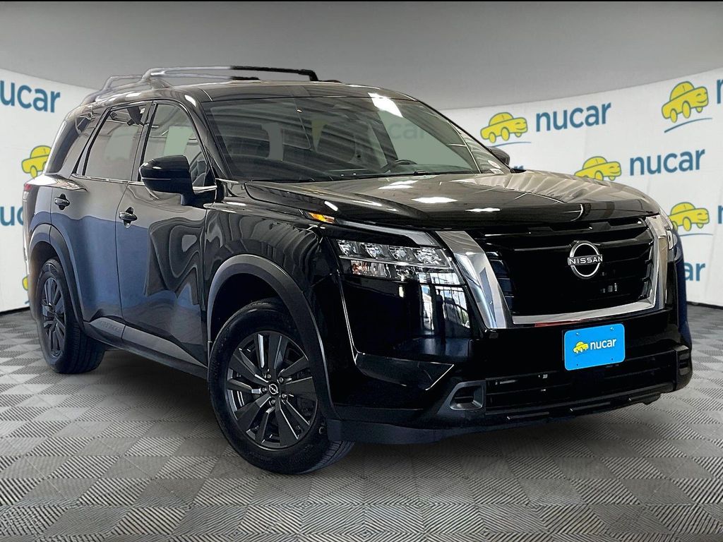 2022 Nissan Pathfinder SV