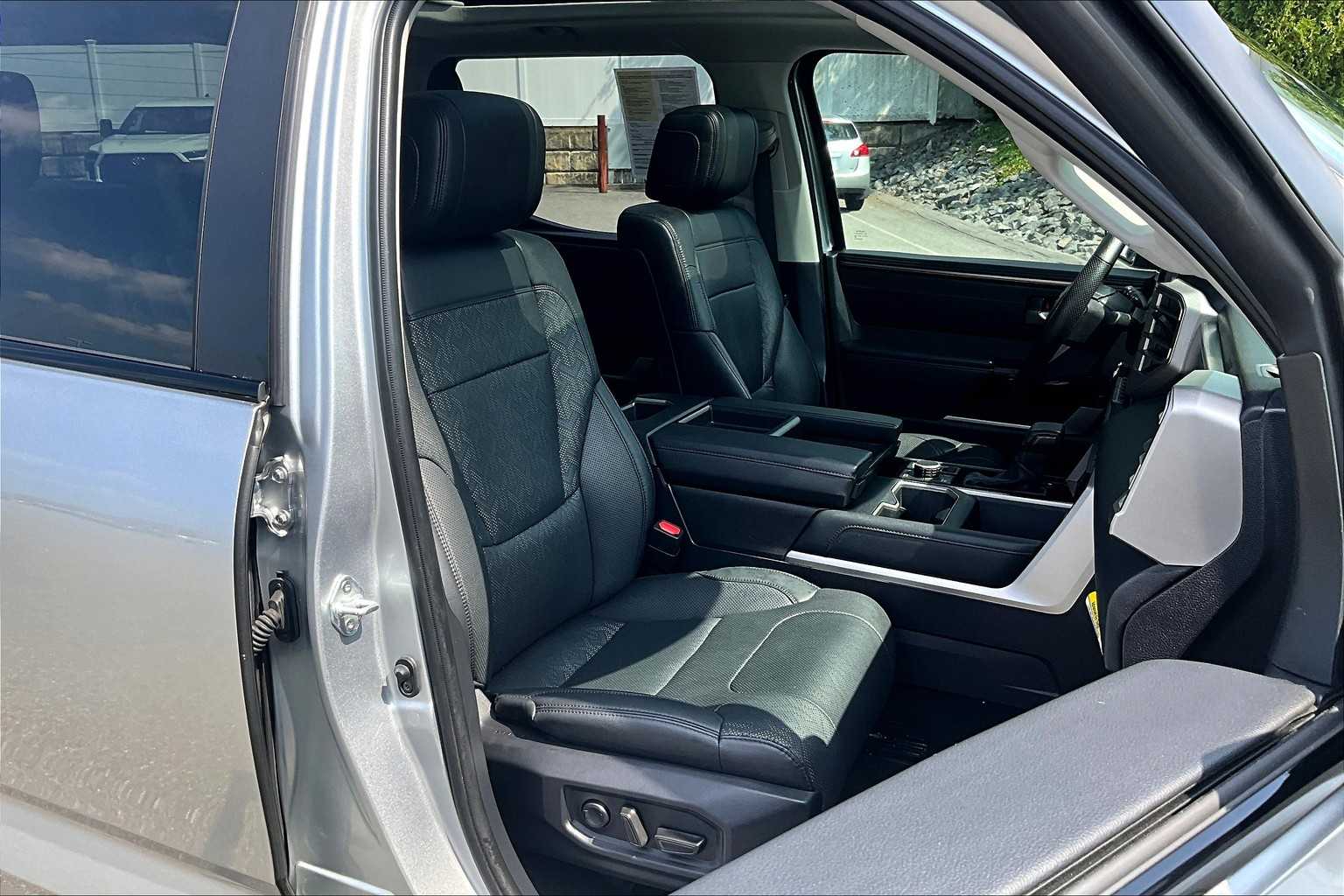 2024 Toyota Tundra Limited - Photo 11