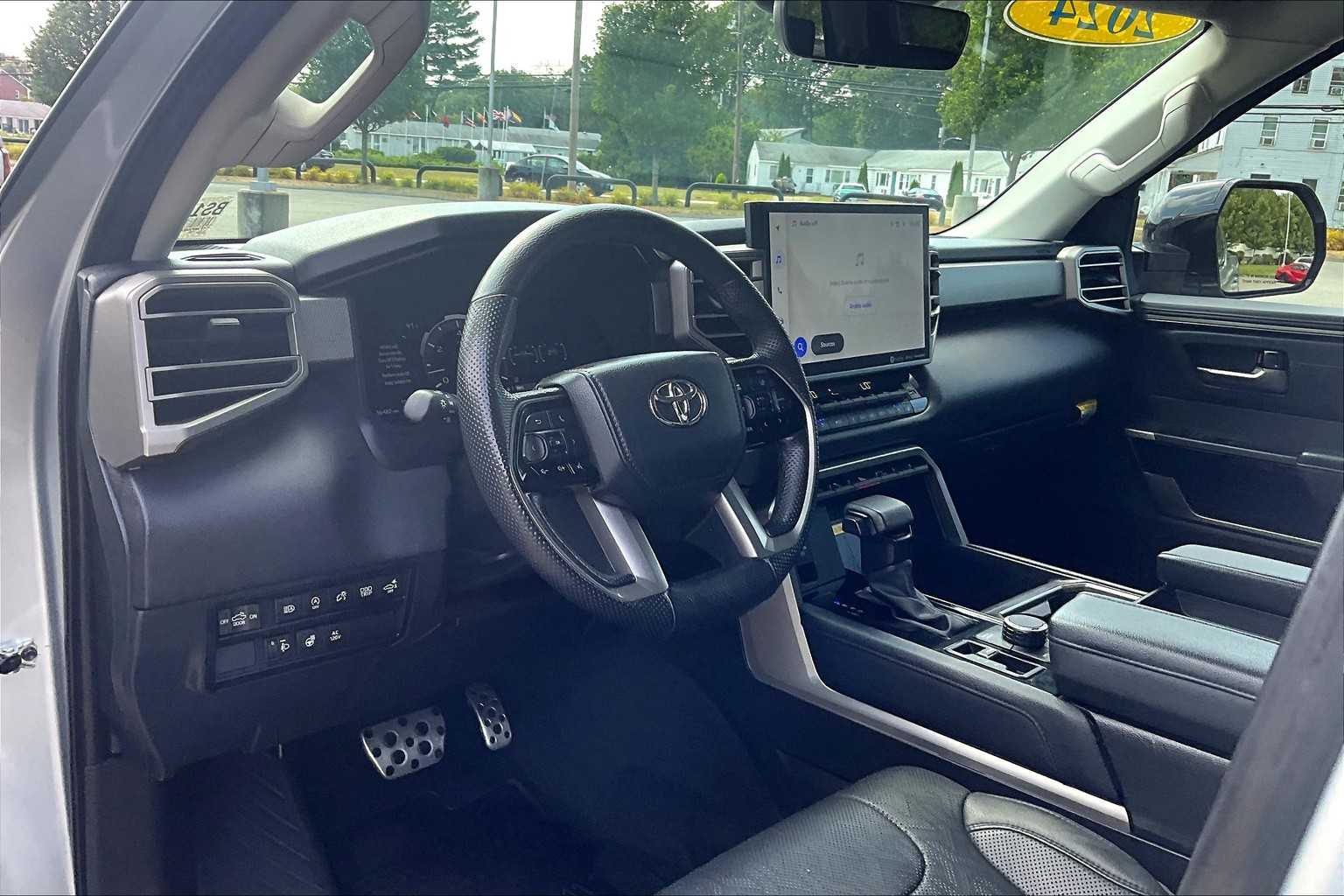 2024 Toyota Tundra Limited - Photo 8