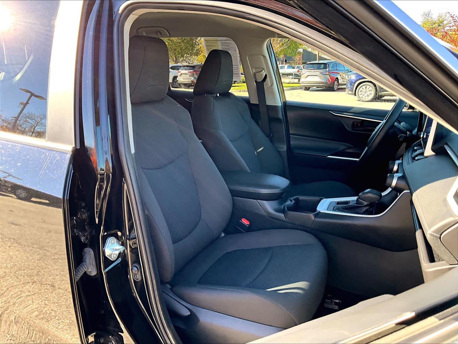 2024 Toyota RAV4 LE - Photo 11