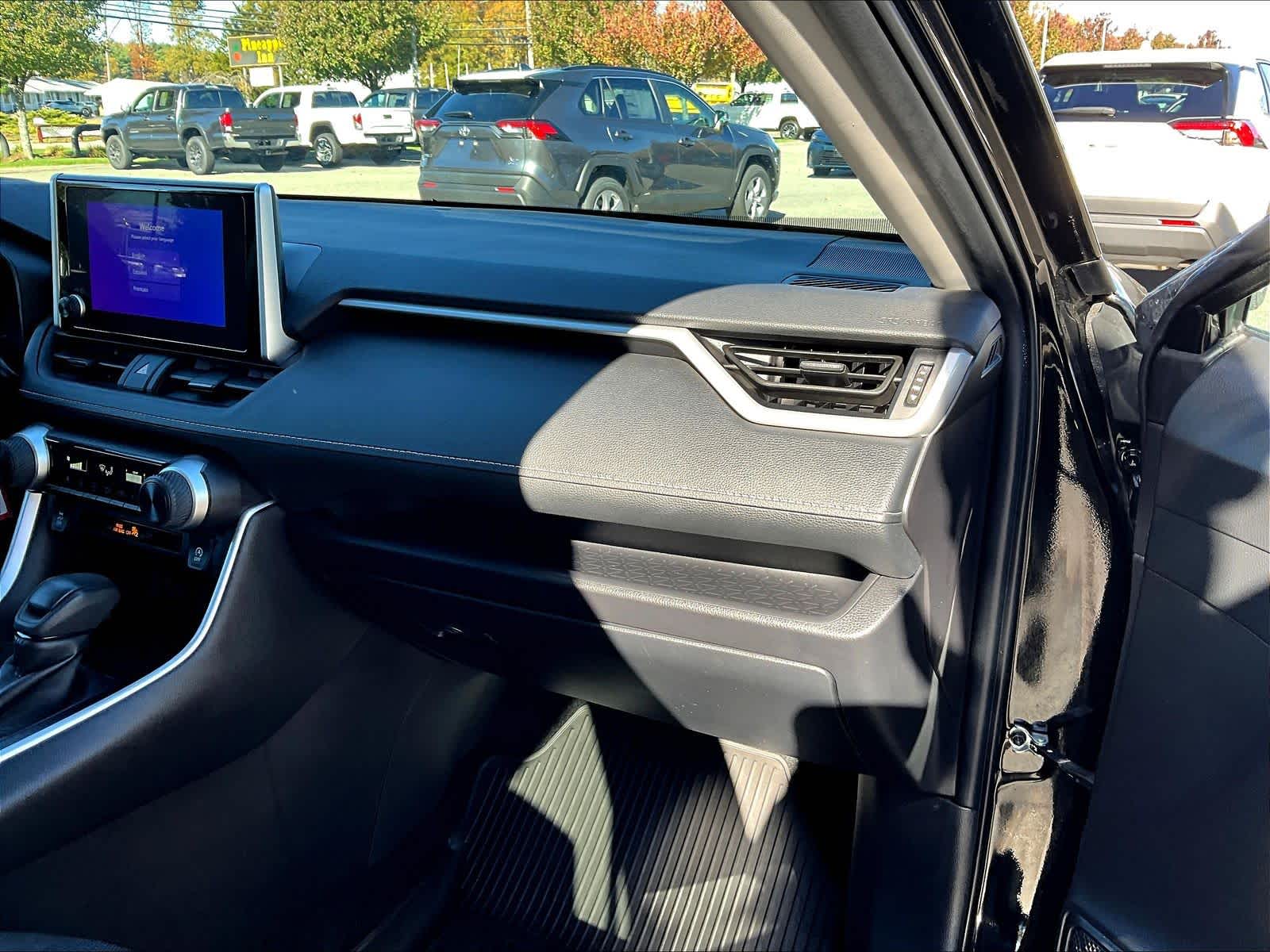 2024 Toyota RAV4 LE - Photo 13