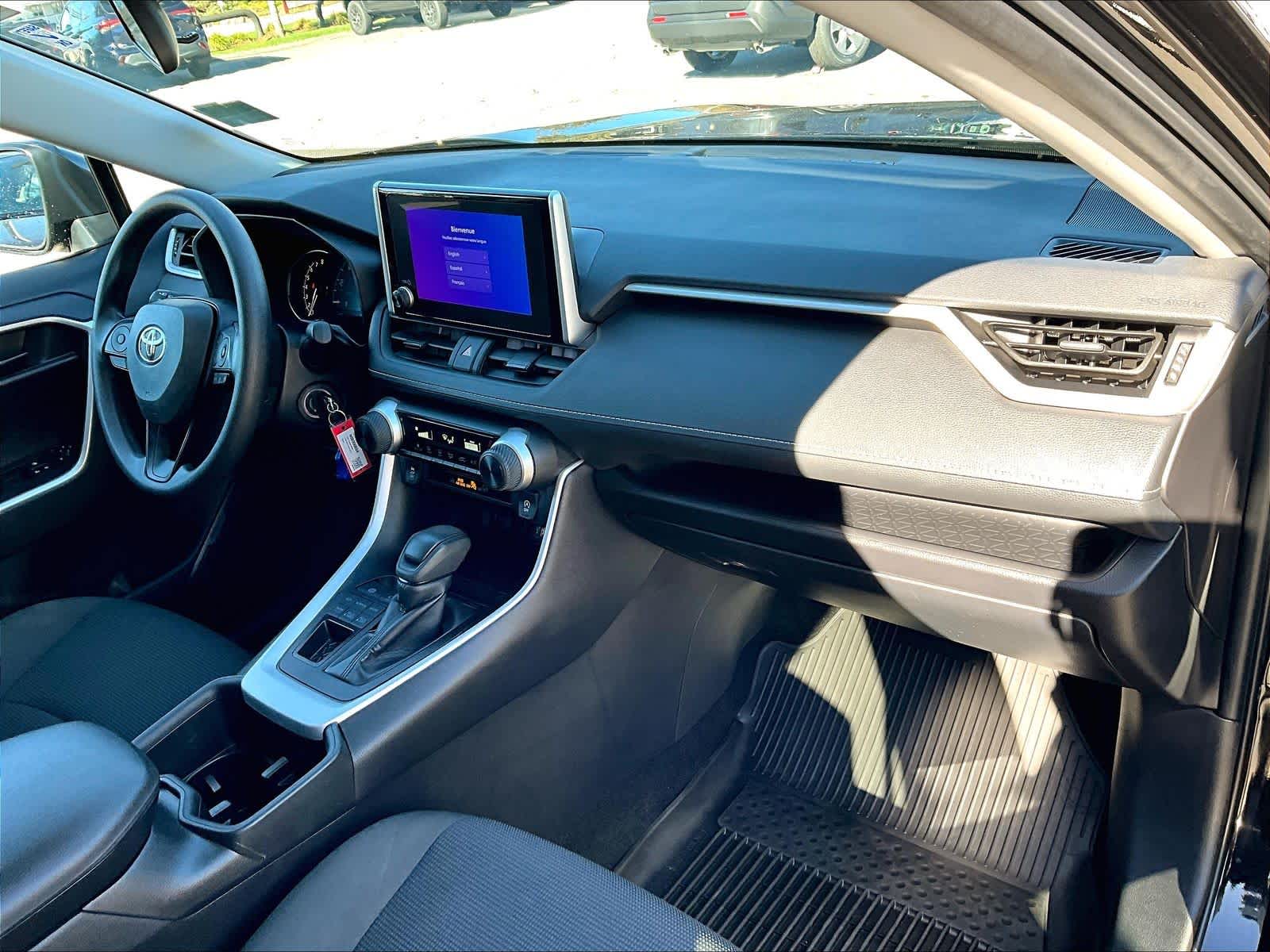 2024 Toyota RAV4 LE - Photo 14