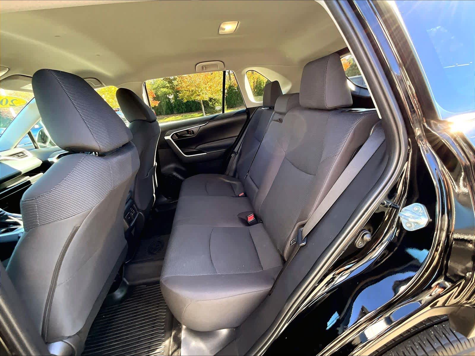 2024 Toyota RAV4 LE - Photo 15