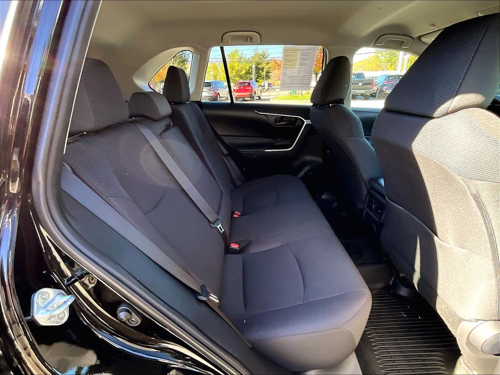 2024 Toyota RAV4 LE - Photo 16