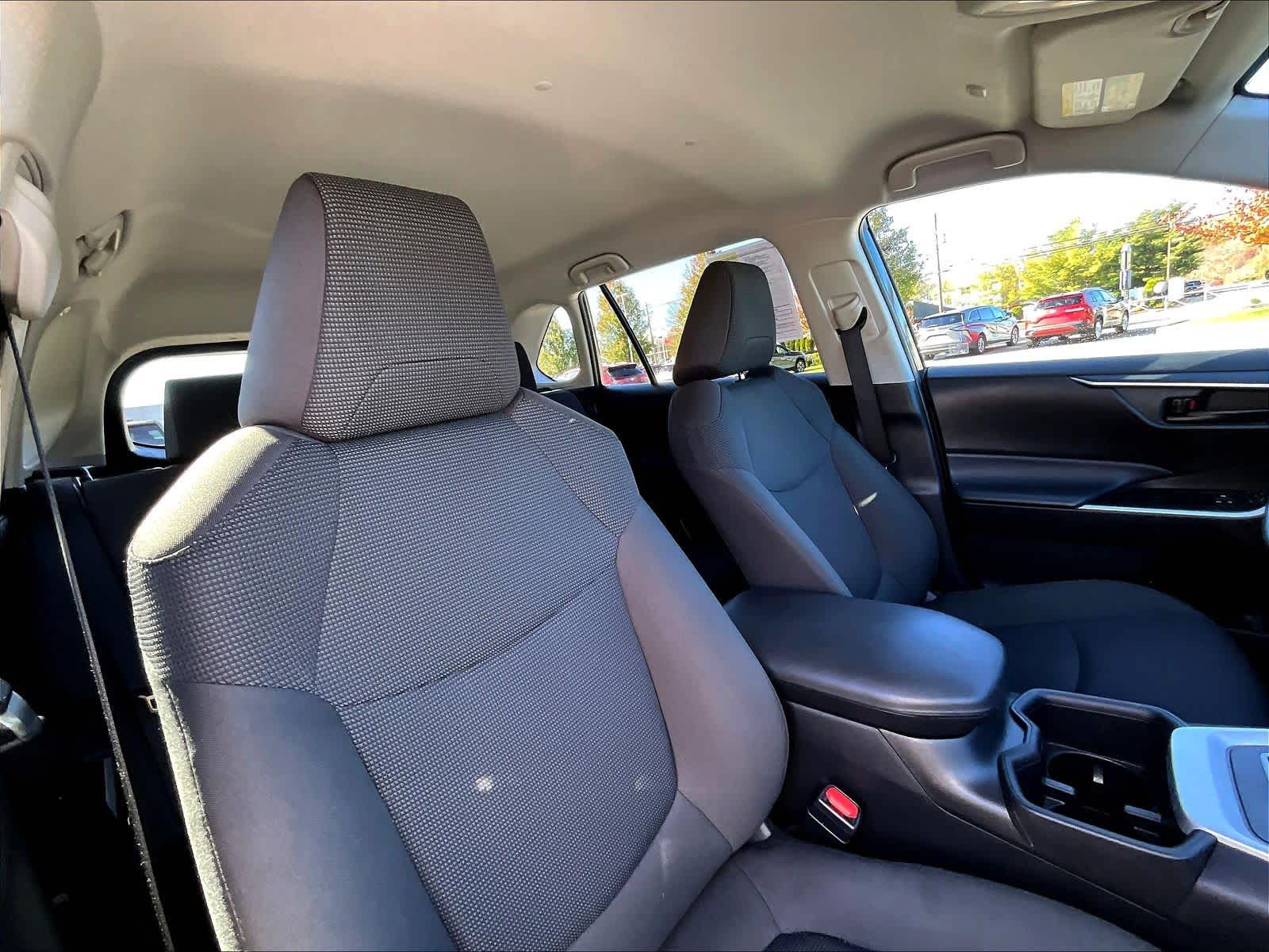 2024 Toyota RAV4 LE - Photo 22