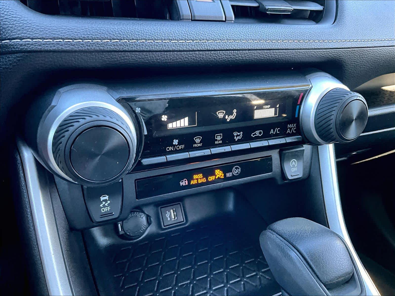 2024 Toyota RAV4 LE - Photo 26