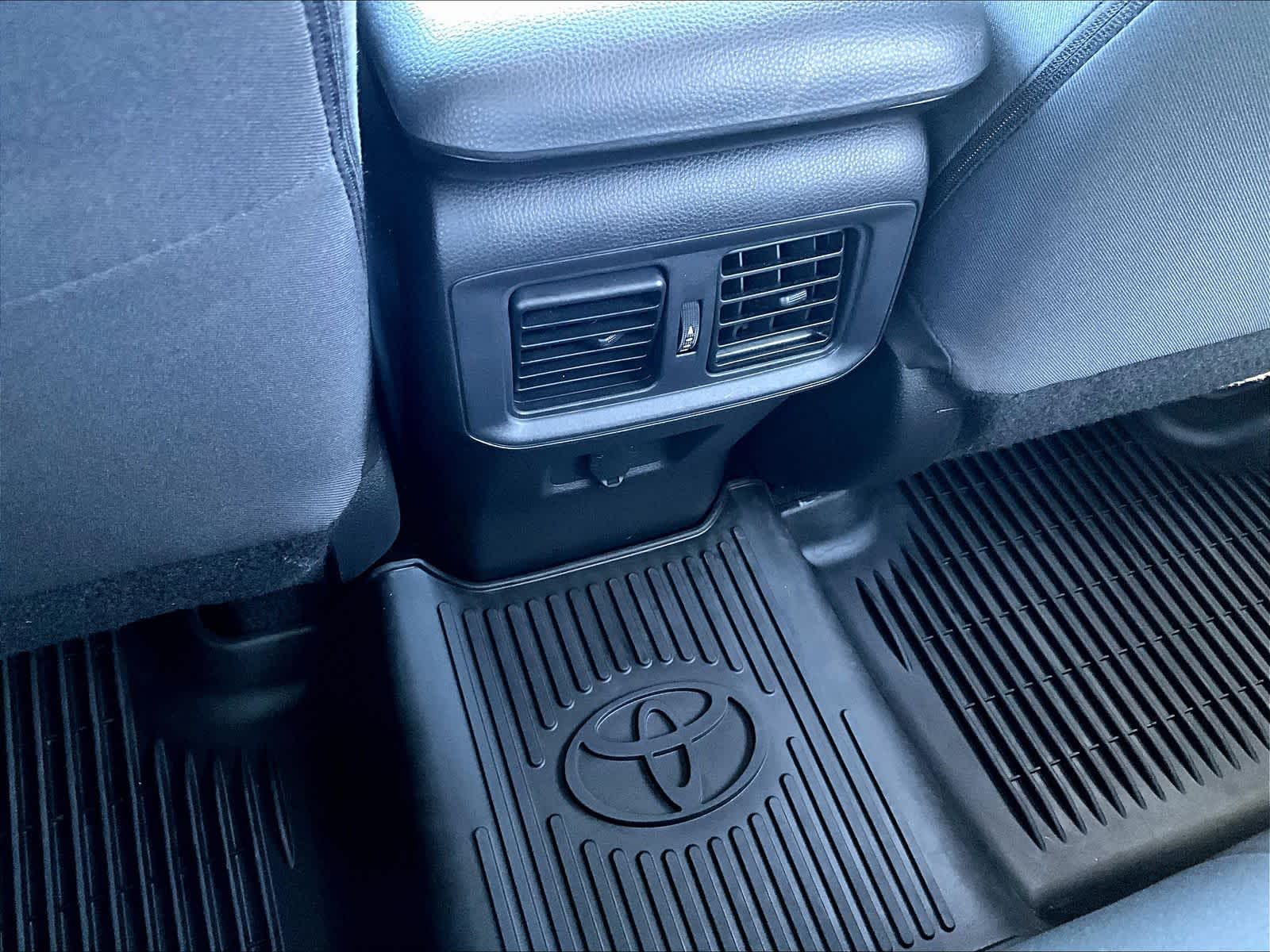 2024 Toyota RAV4 LE - Photo 28