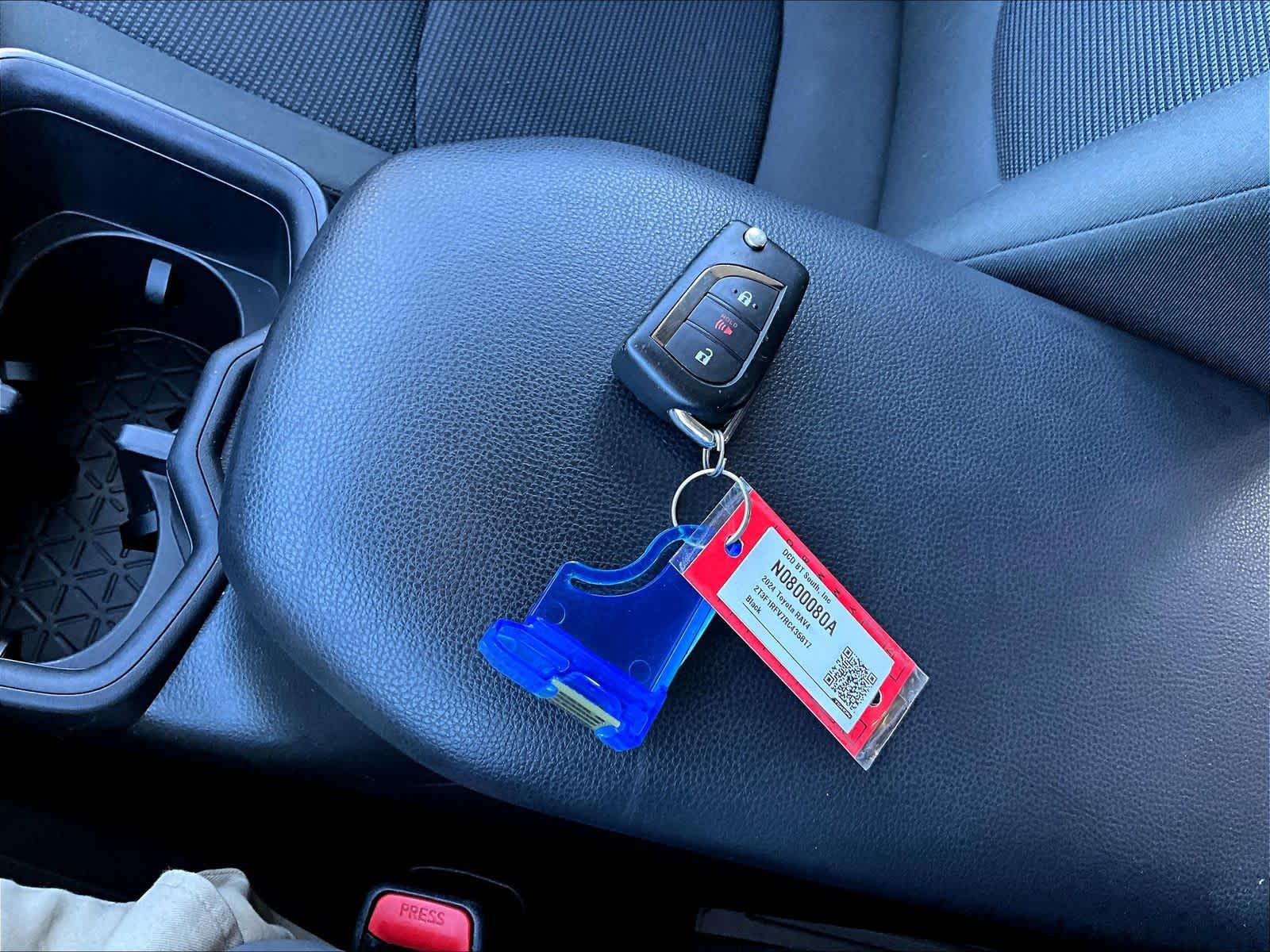 2024 Toyota RAV4 LE - Photo 31