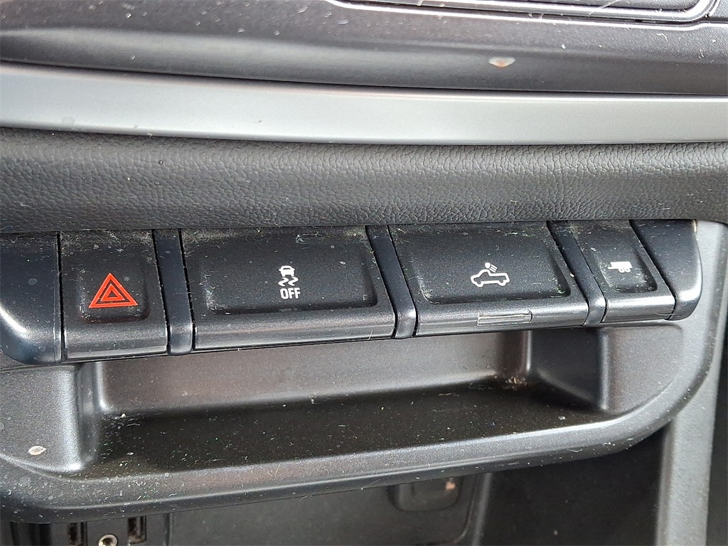 2022 Chevrolet Colorado LT - Photo 22