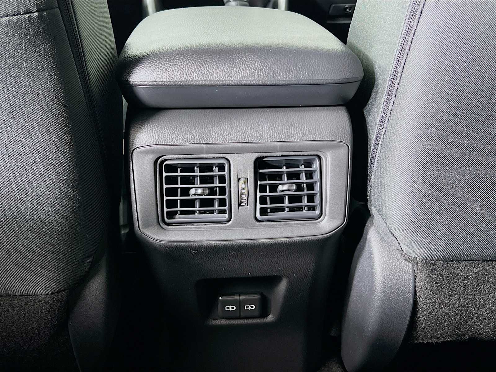 2025 Toyota RAV4 XLE - Photo 14