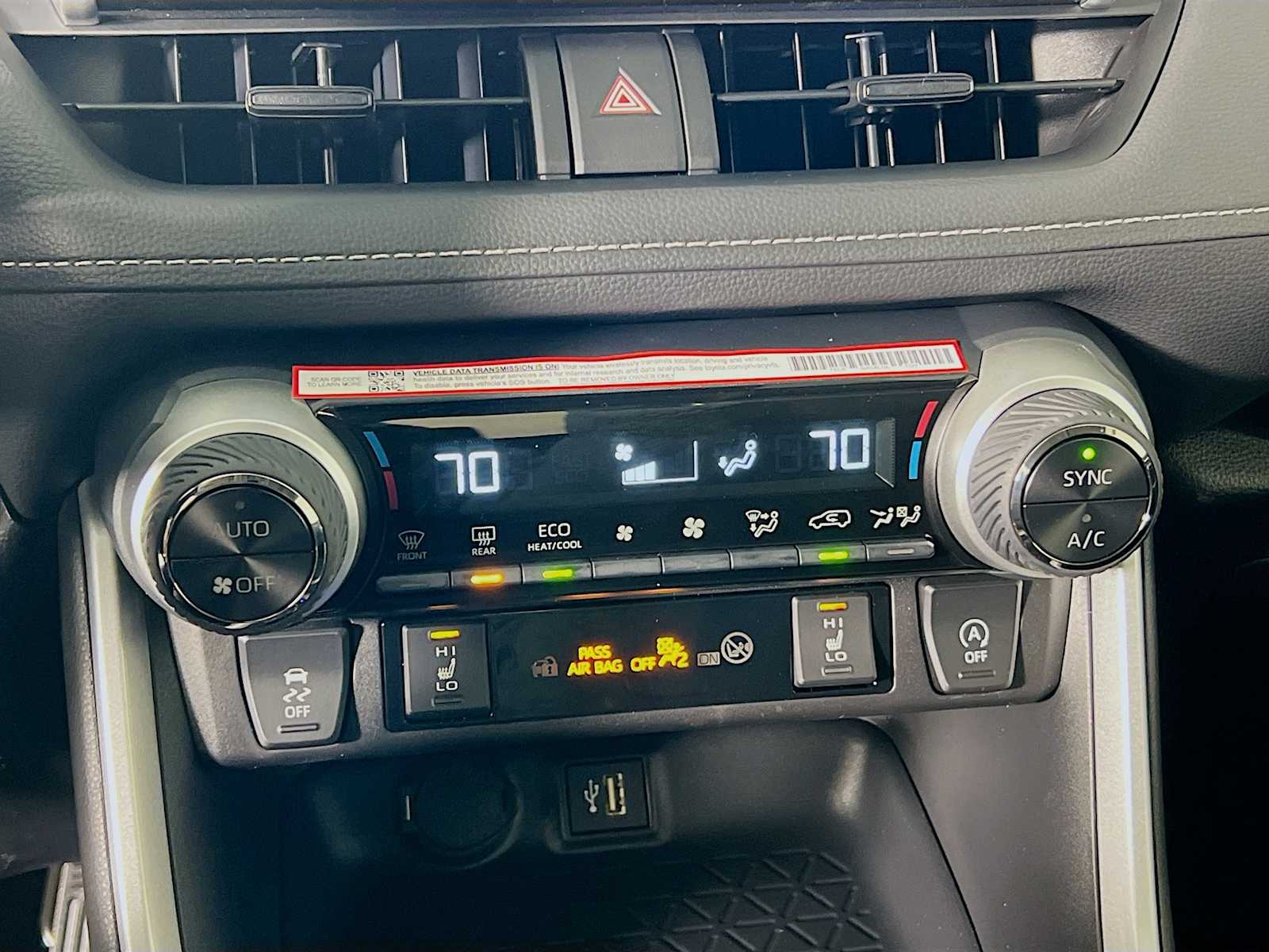 2025 Toyota RAV4 XLE - Photo 10