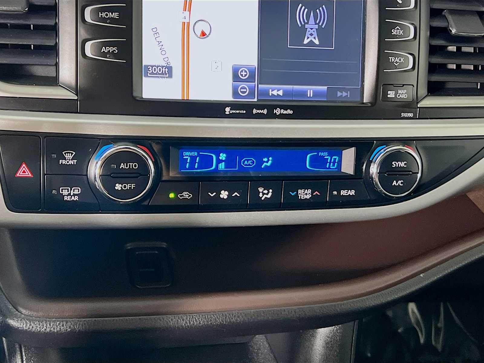 2019 Toyota Highlander XLE - Photo 14