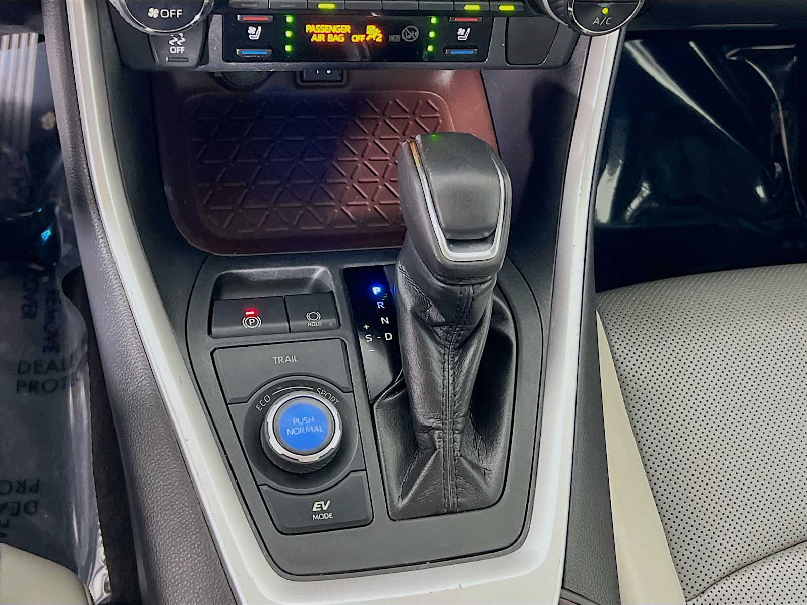 2019 Toyota RAV4 Hybrid Limited - Photo 16