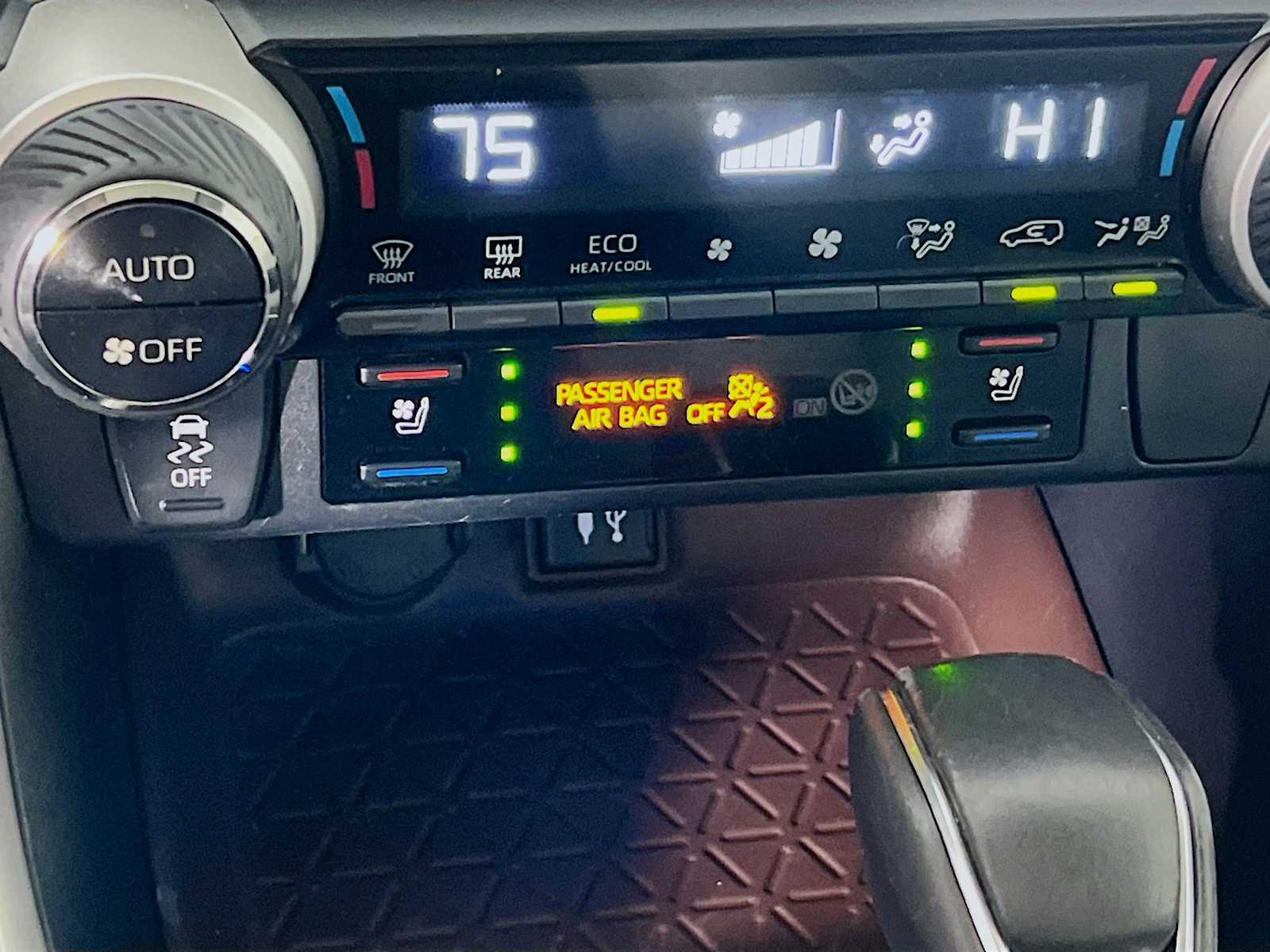 2019 Toyota RAV4 Hybrid Limited - Photo 20