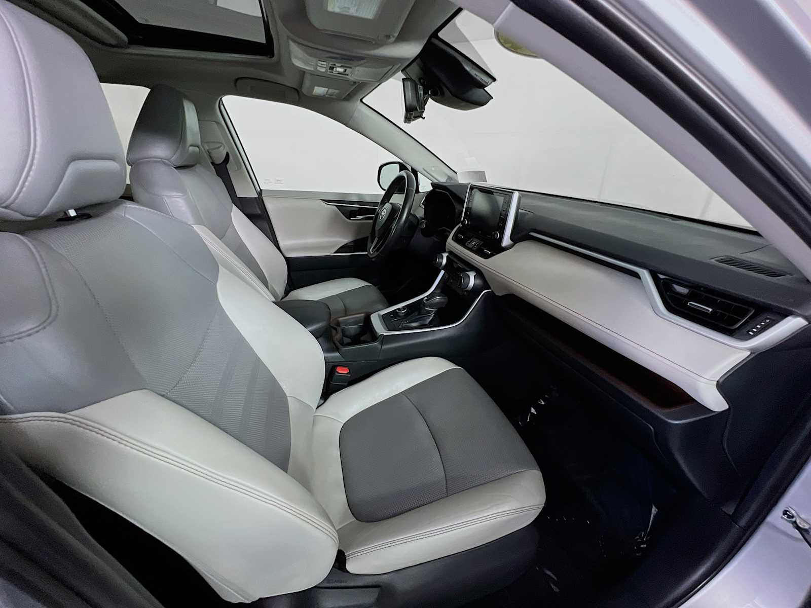 2019 Toyota RAV4 Hybrid Limited - Photo 28