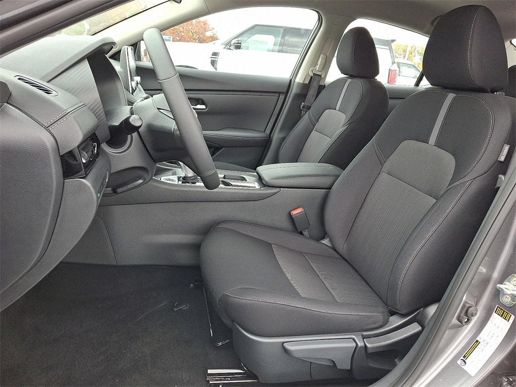 2025 Nissan Sentra SV - Photo 9