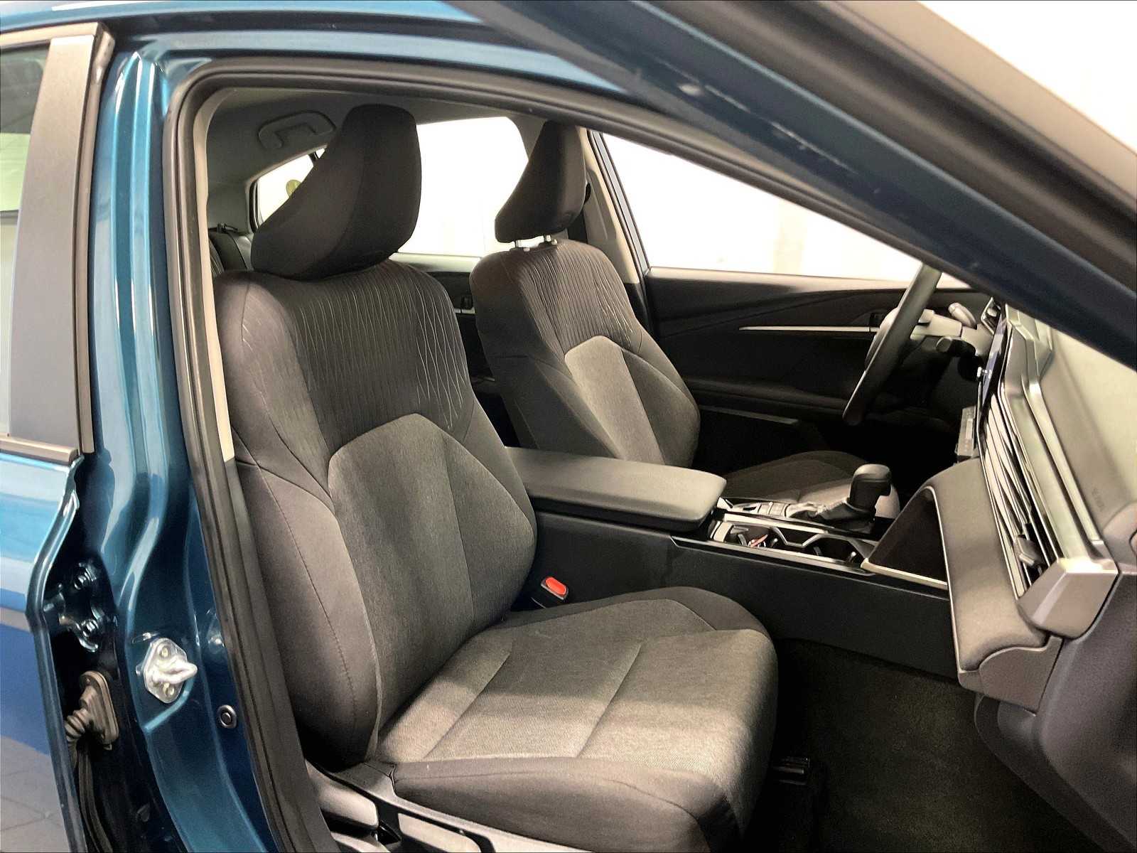 2025 Toyota Camry LE - Photo 11