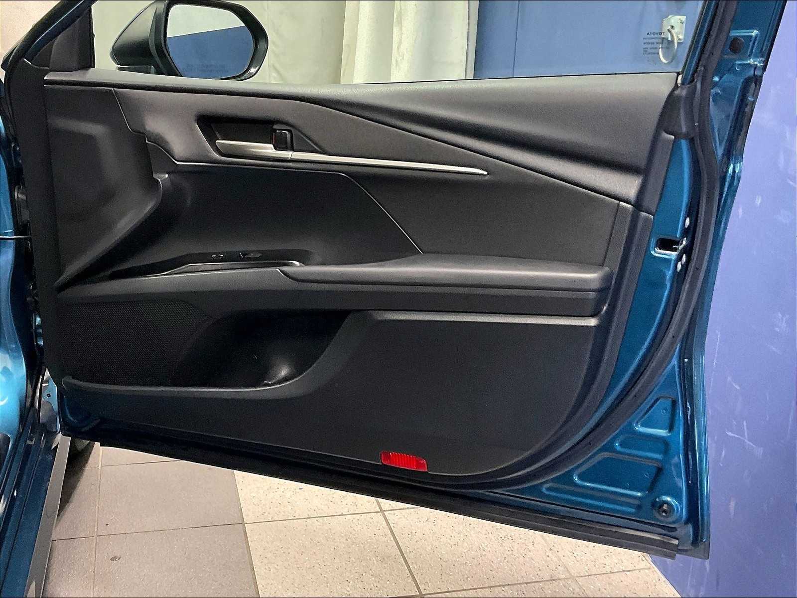 2025 Toyota Camry LE - Photo 12