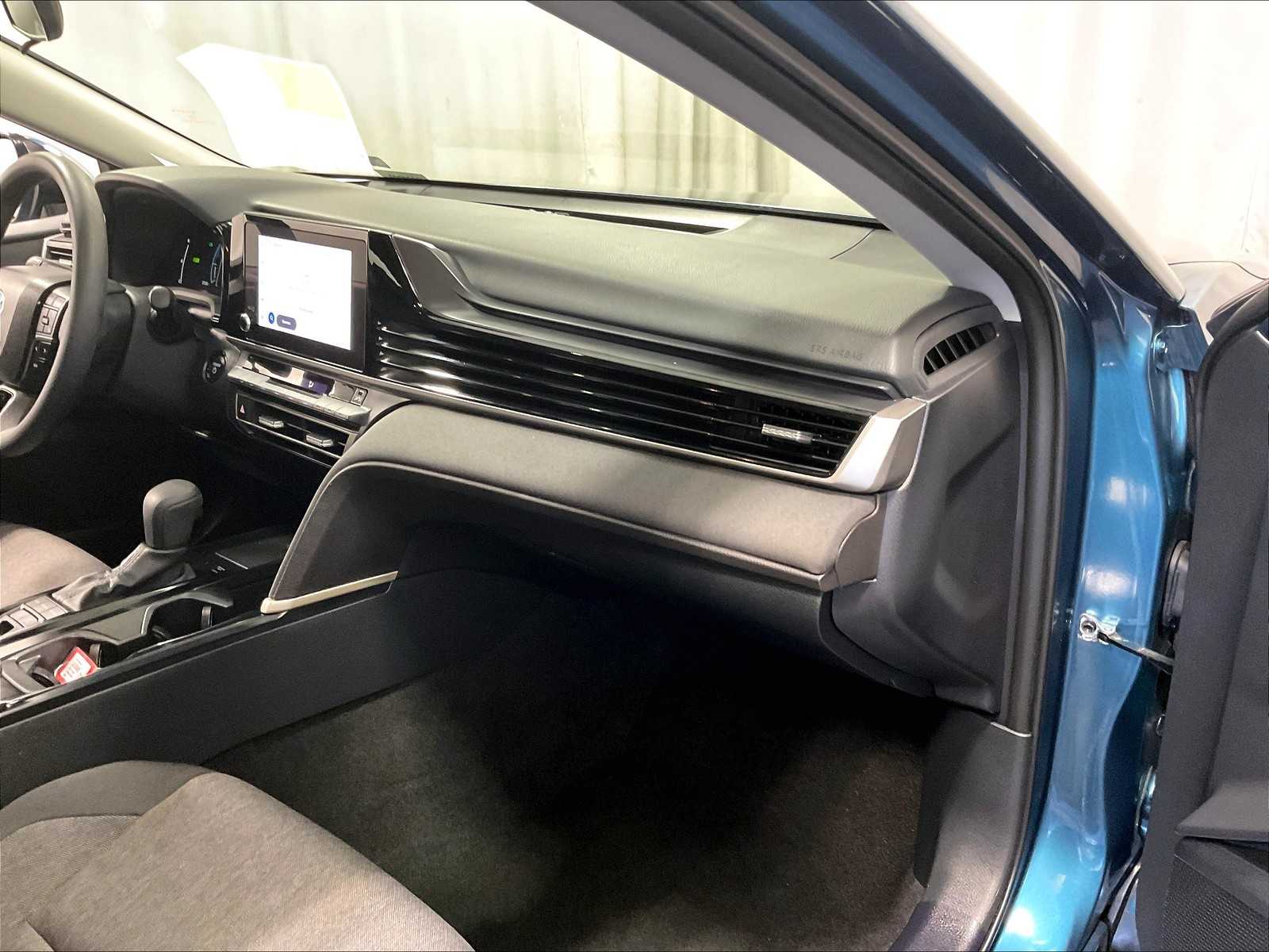 2025 Toyota Camry LE - Photo 13