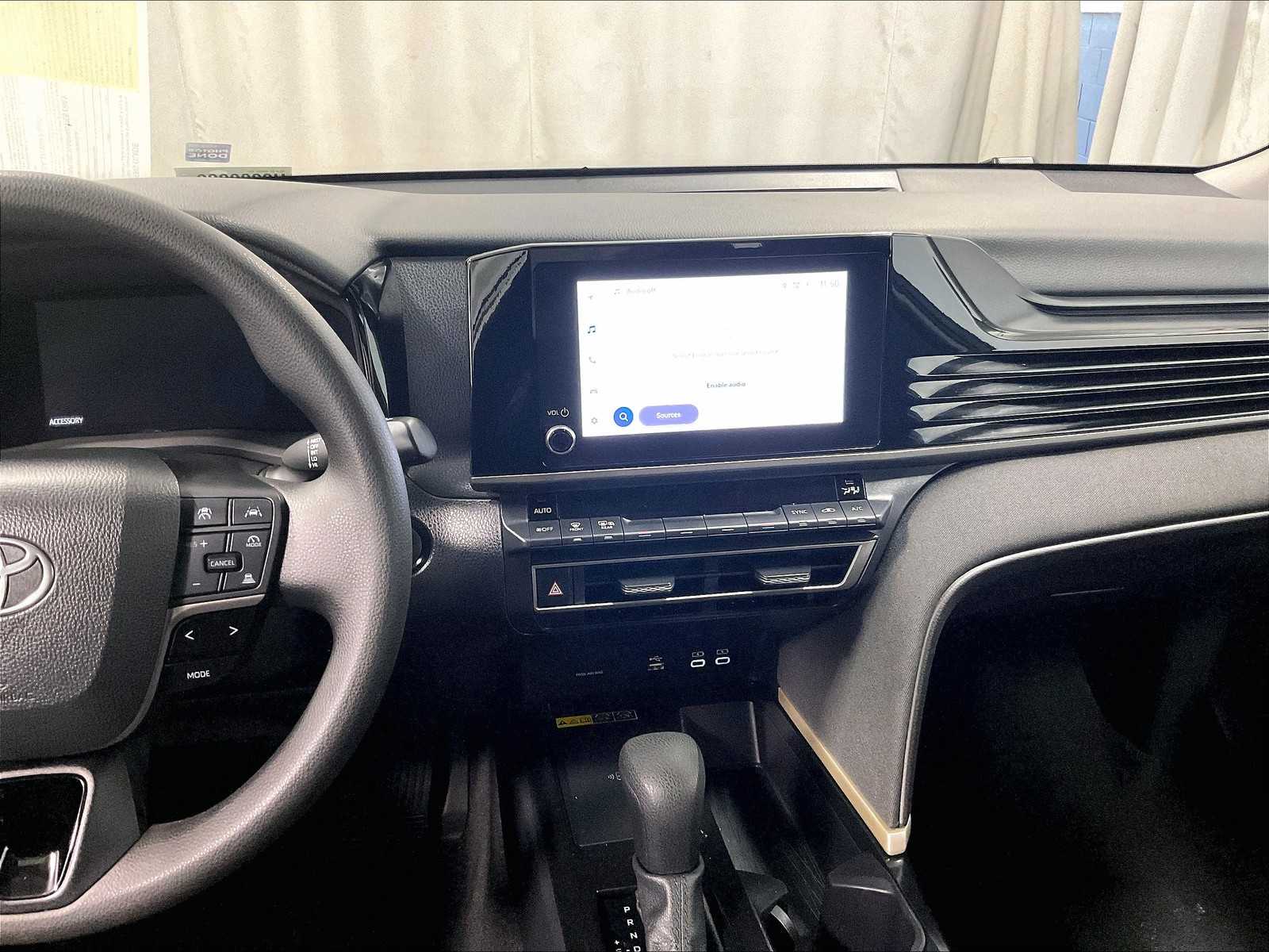2025 Toyota Camry LE - Photo 18