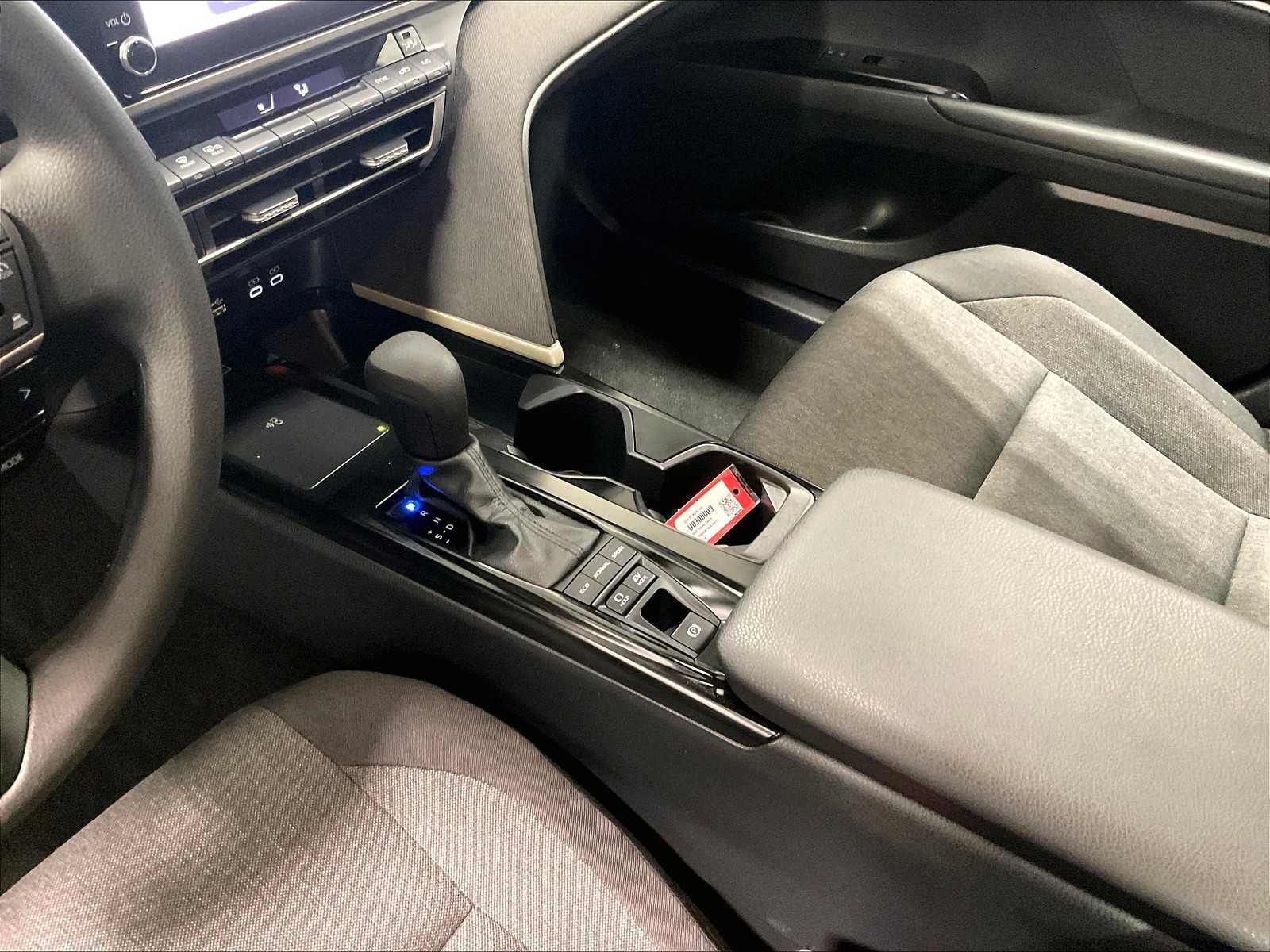 2025 Toyota Camry LE - Photo 20