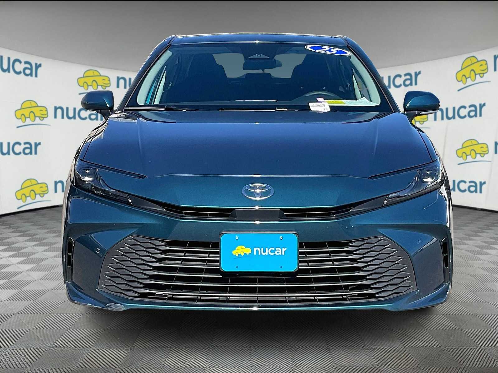 2025 Toyota Camry LE - Photo 2
