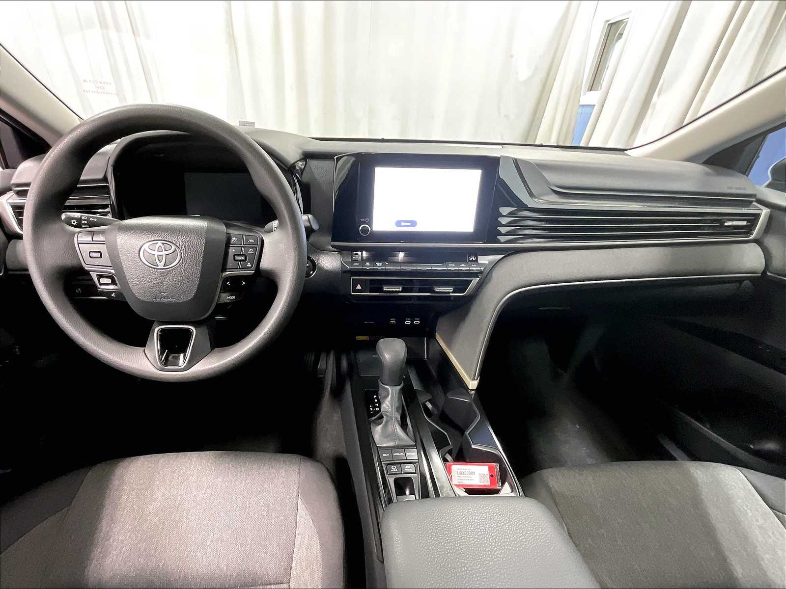 2025 Toyota Camry LE - Photo 21