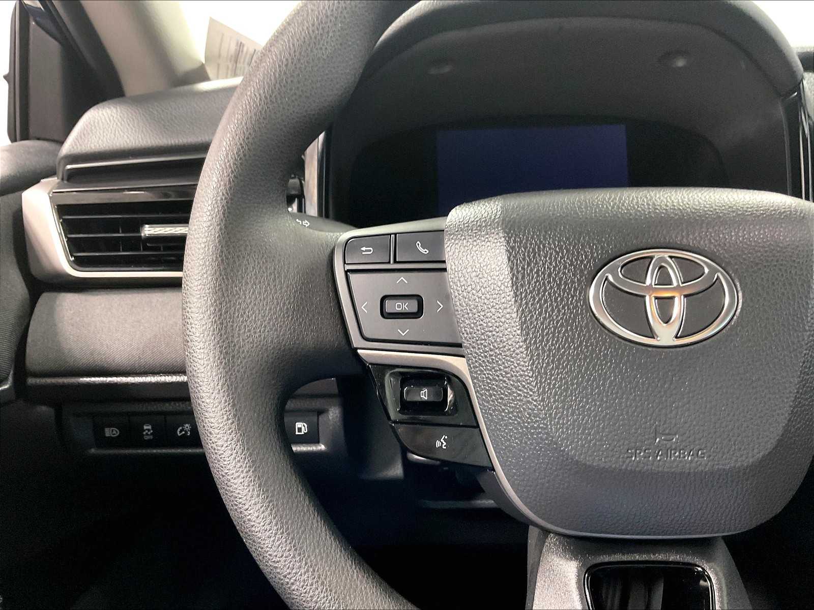 2025 Toyota Camry LE - Photo 22