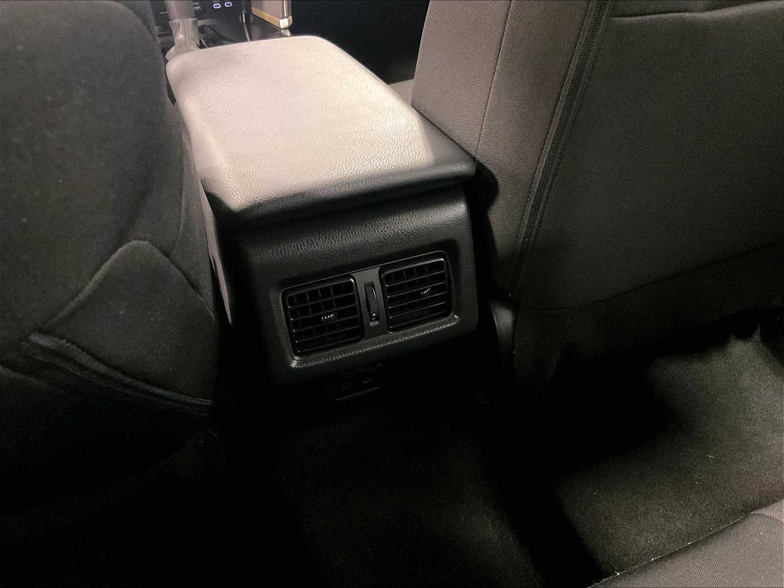 2025 Toyota Camry LE - Photo 27