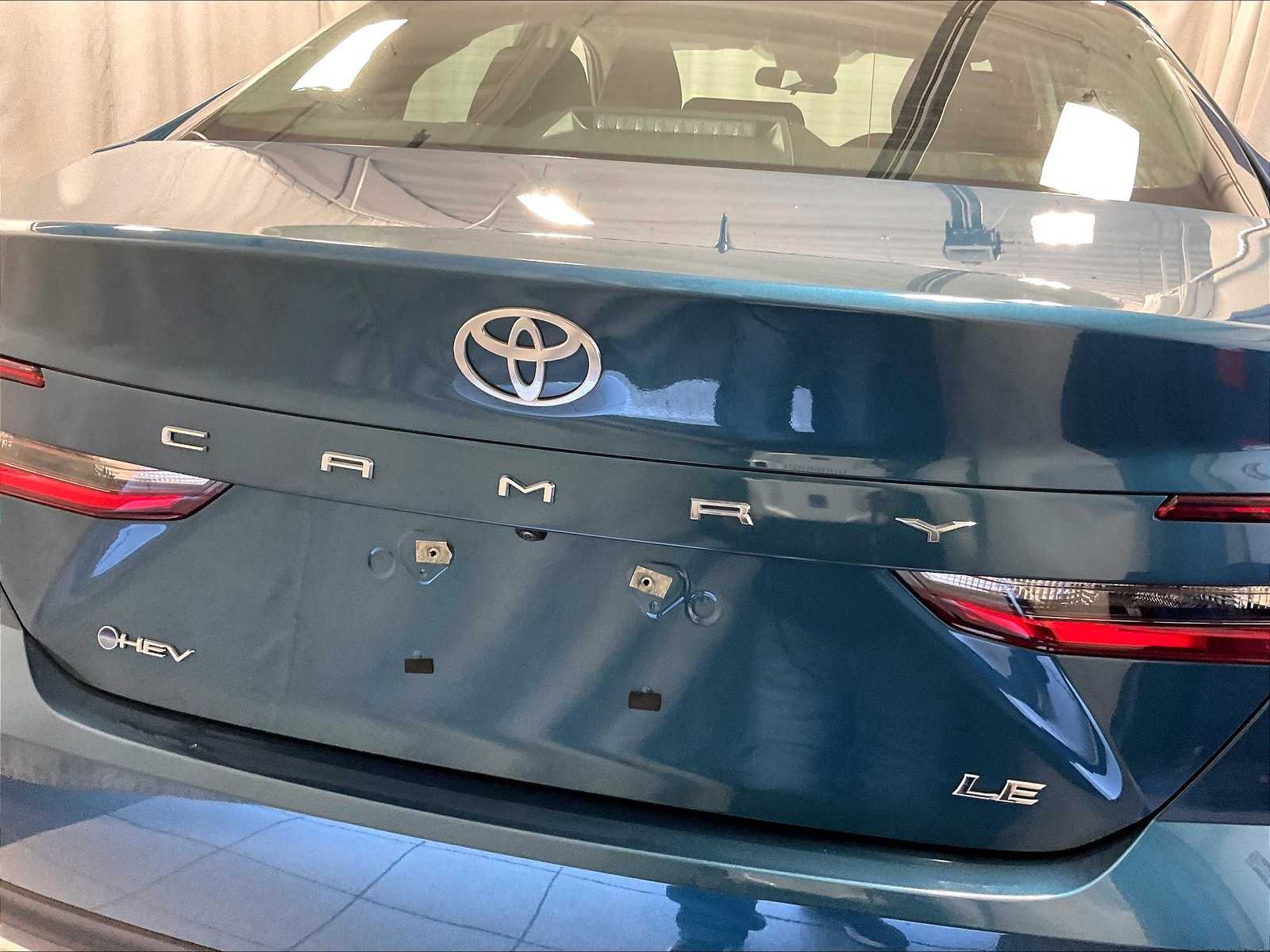 2025 Toyota Camry LE - Photo 28