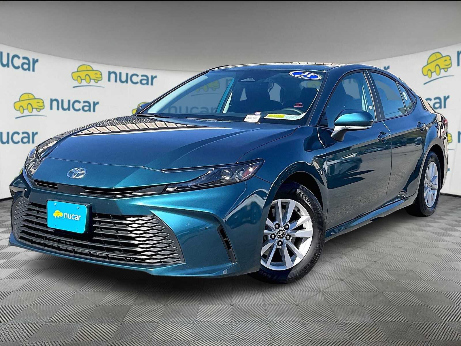 2025 Toyota Camry LE - Photo 3