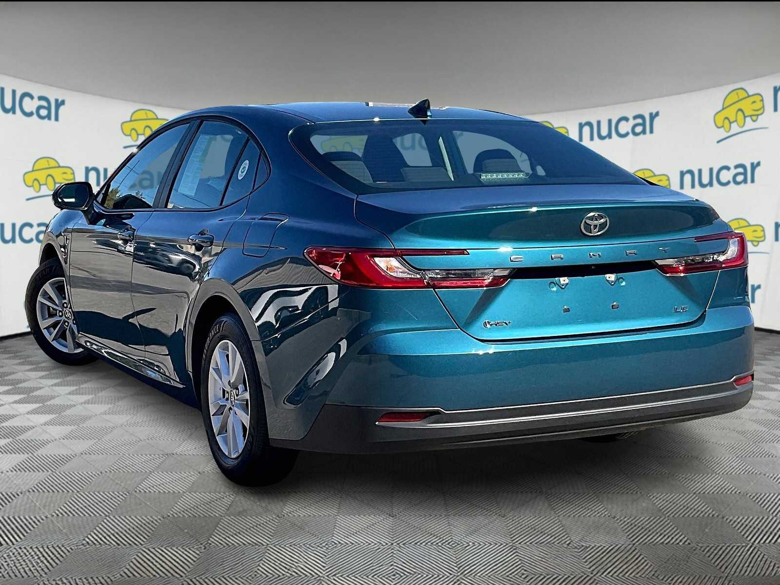2025 Toyota Camry LE - Photo 4