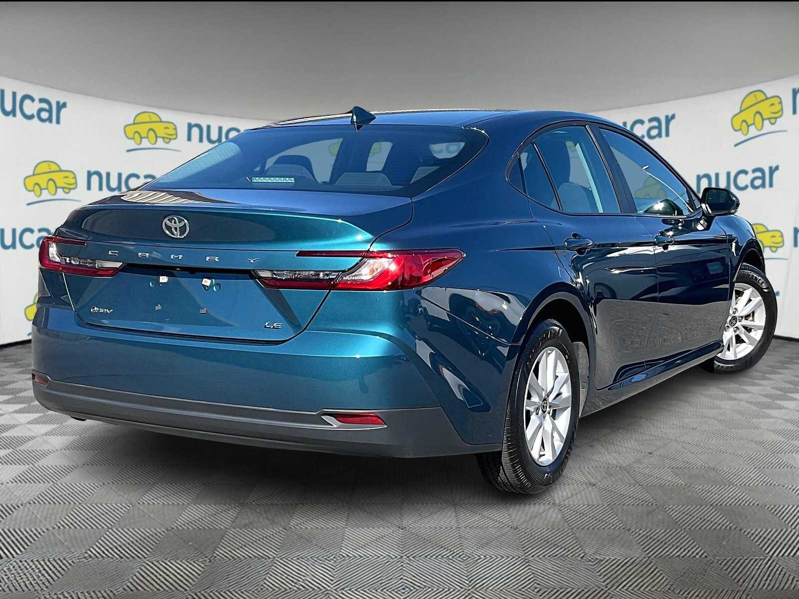 2025 Toyota Camry LE - Photo 6